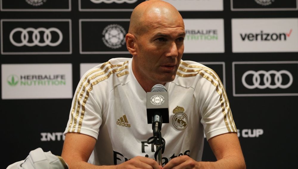 Zinedine Zidane en rueda de prensa 