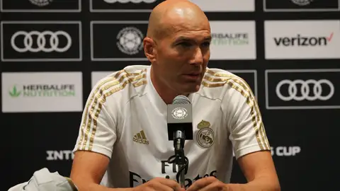 Zinedine Zidane en rueda de prensa Zinedine Zidane en rueda de prensa