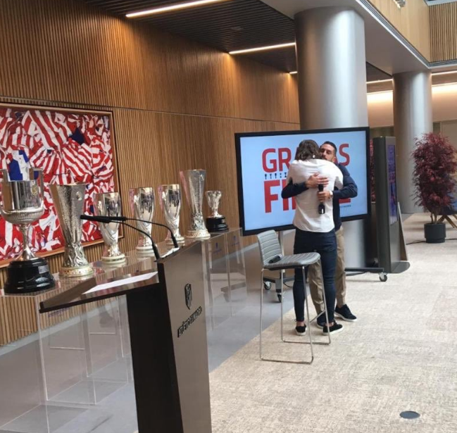 Filipe Luis se despide del Atlético: "Aquí he pasado los mejores años y este equipo ha entrado en mi corazón" Filipe Luis se despide del Atlético: "Aquí he pasado los mejores años y este equipo ha entrado en mi corazón"