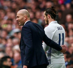 Deportes Antena 3 (21-07-19) El agente de Bale ataca: "Zidane es una desgracia, no muestra respeto por Gareth" Deportes Antena 3 (21-07-19) El agente de Bale ataca: "Zidane es una desgracia, no muestra respeto por Gareth"