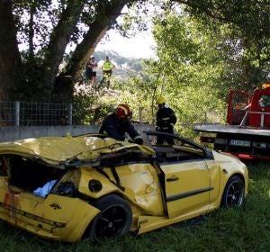 Antena 3 Noticias Fin de Semana (21-07-19) Mueren tres jóvenes en un accidente de tráfico y otros tres resultan heridos en Galisancho, Salamanca Antena 3 Noticias Fin de Semana (21-07-19) Mueren tres jóvenes en un accidente de tráfico y otros tres resultan heridos en Galisancho, Salamanca