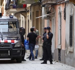 Los Mossos en la operación contra una red de ladrones violentos en Barcelona Los Mossos en la operación contra una red de ladrones violentos en Barcelona