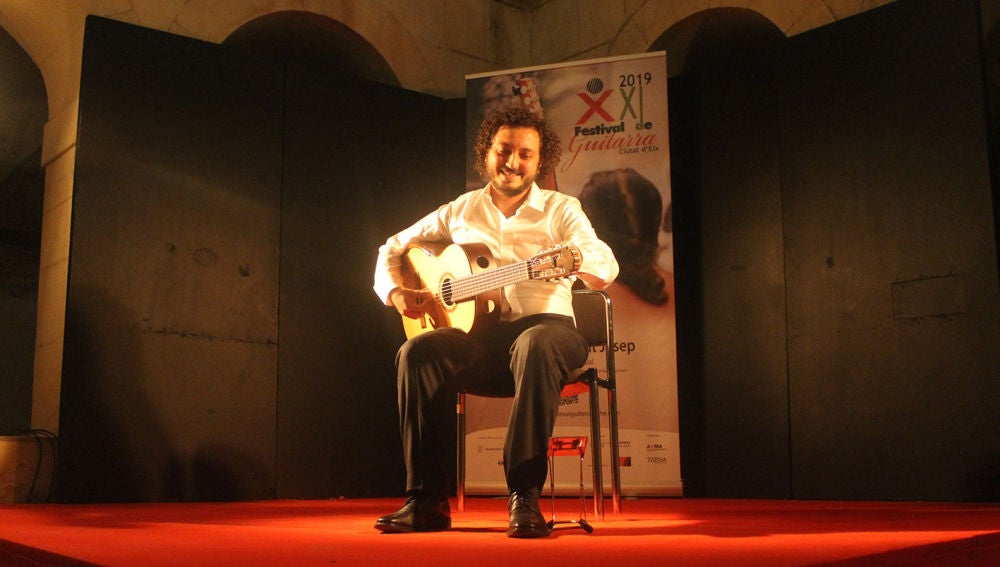 El guitarrista Marco Piperno durante una actuación.