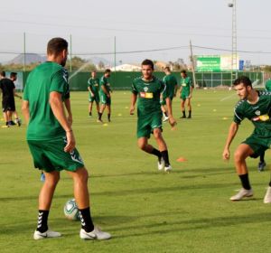 Los jugadores del Elche entrenan en el Anexo del estadio Martínez Valero Los jugadores del Elche entrenan en el Anexo del estadio Martínez Valero