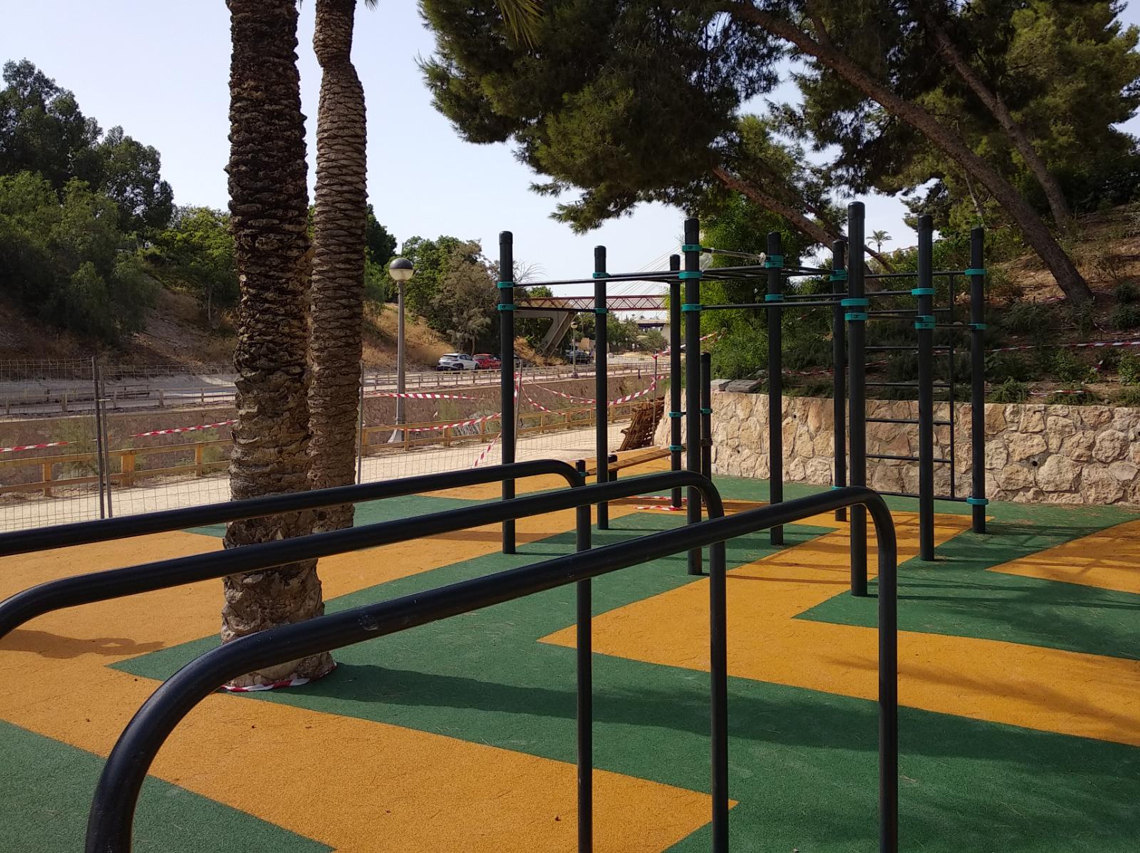 Fomento del deporte en Elche mediante la construcción y renovación de zonas de estiramiento y calistenia Fomento del deporte en Elche mediante la construcción y renovación de zonas de estiramiento y calistenia