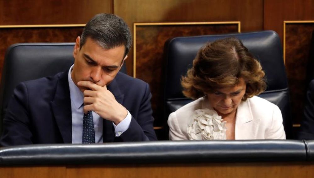 Pedro Sánchez y Carmen Calvo en el Congreso