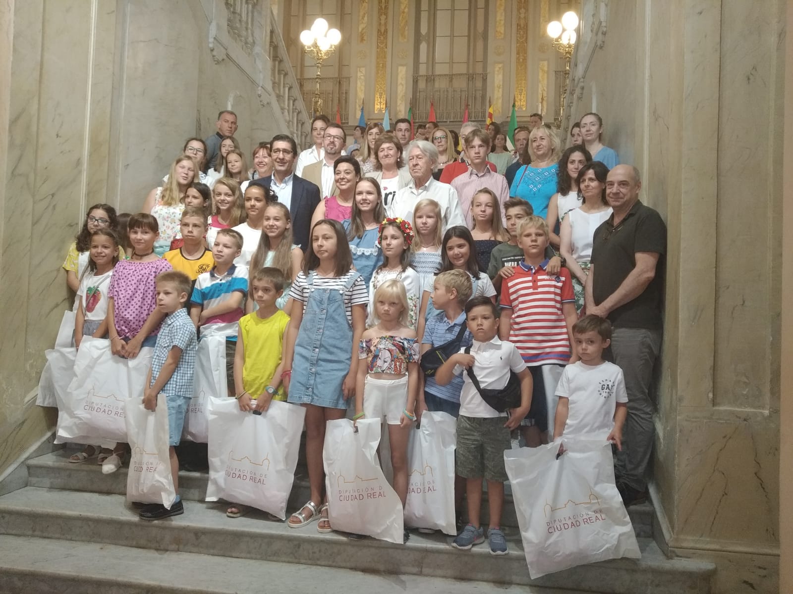 50 niños y niñas ucranianos se reencuentran como cada año con sus familias de acogida en Ciudad Real 50 niños y niñas ucranianos se reencuentran como cada año con sus familias de acogida en Ciudad Real