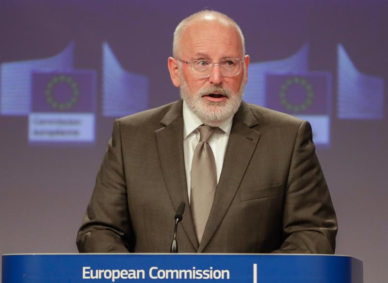 Bruselas recuerda que un 'Brexit' duro sería un desastre y avisa de que no se reabrirá la negociación Bruselas recuerda que un 'Brexit' duro sería un desastre y avisa de que no se reabrirá la negociación