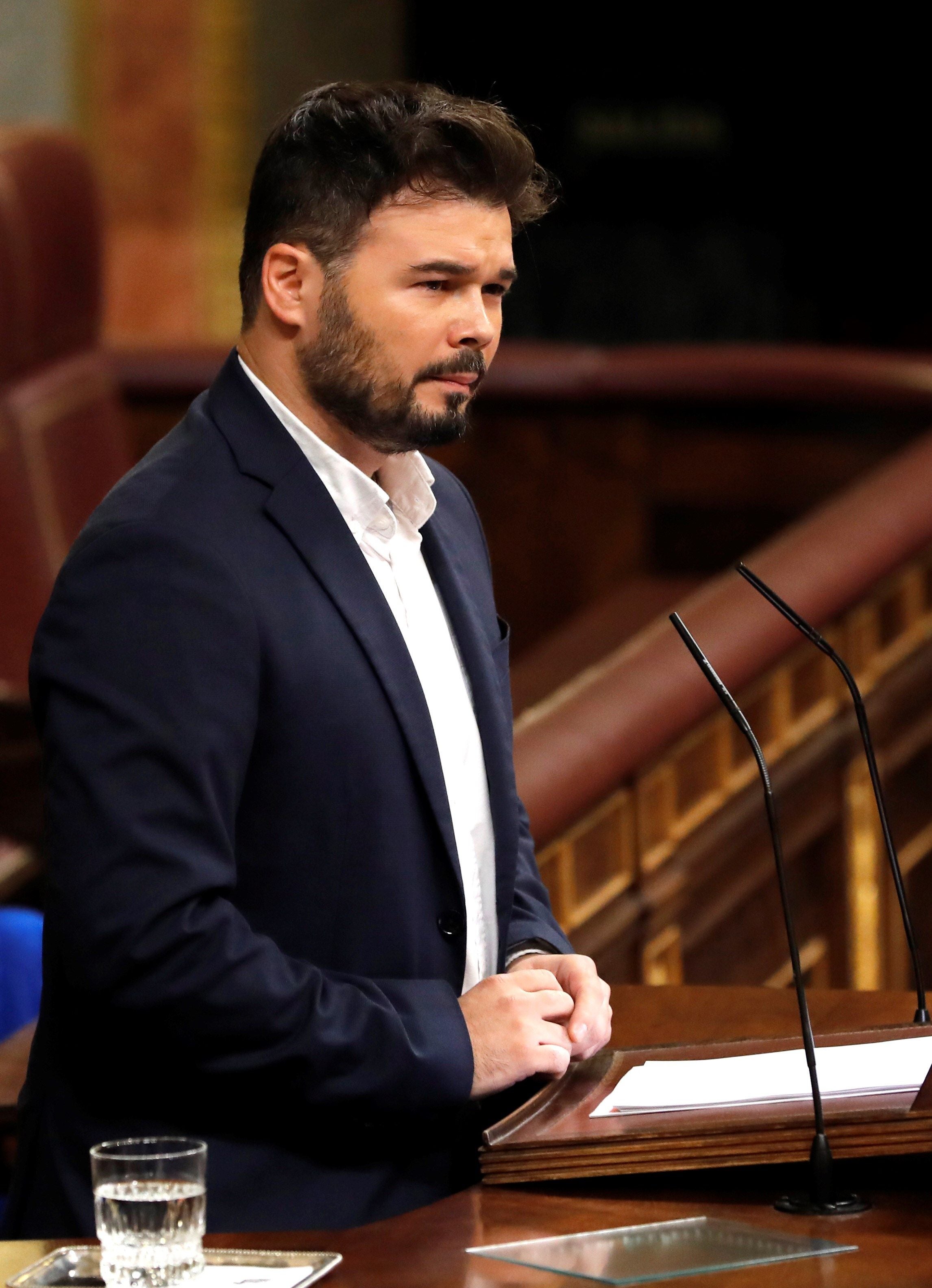 Rufián celebra que Sánchez e Iglesias vayan a negociar y les anima a llegar a un acuerdo: "El horno no está para bollos" Rufián celebra que Sánchez e Iglesias vayan a negociar y les anima a llegar a un acuerdo: "El horno no está para bollos"