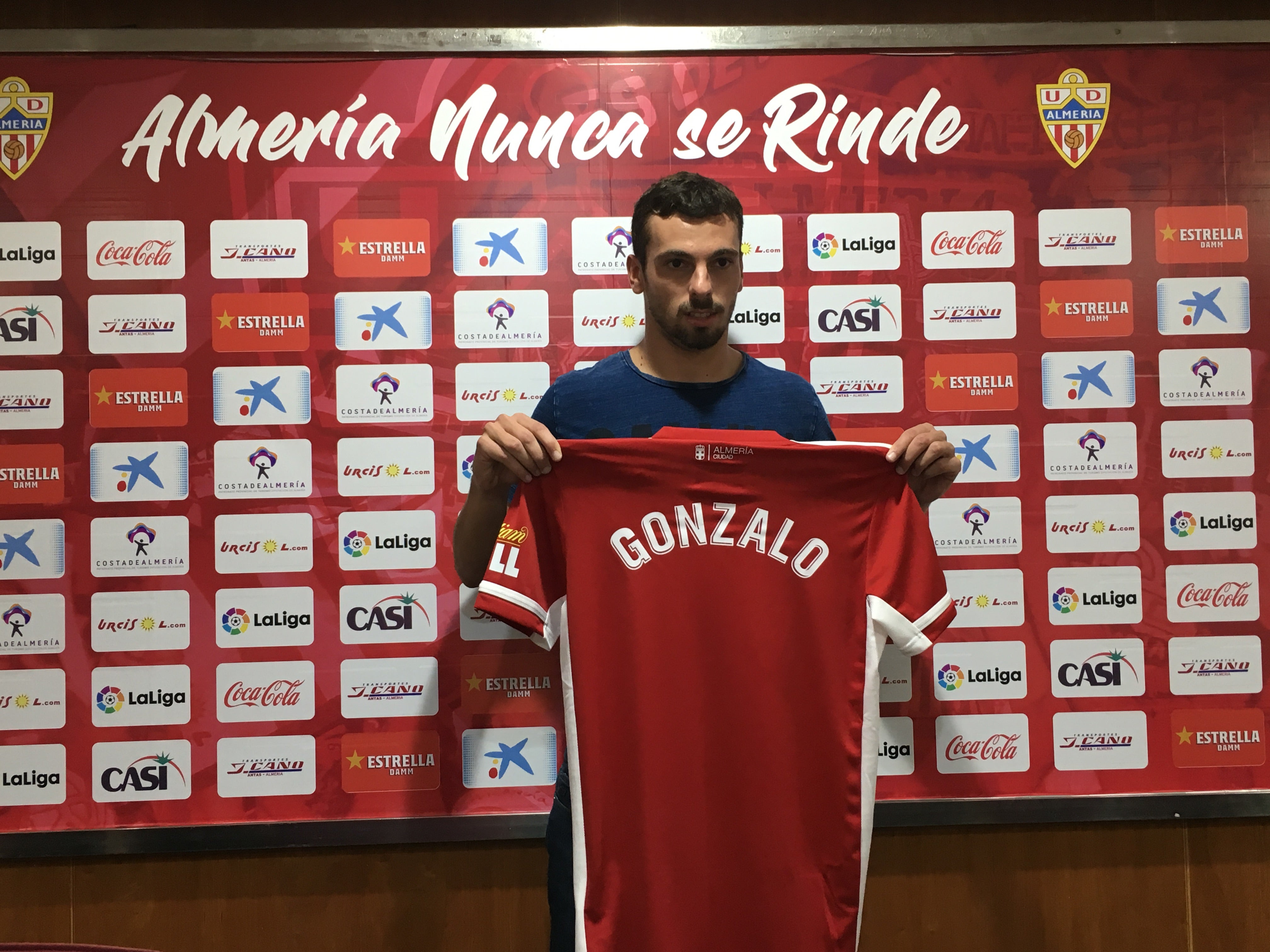 Gonzalo Bueno: «Almería es un equipo de mucho nombre y va a pelear por el ascenso» Gonzalo Bueno: «Almería es un equipo de mucho nombre y va a pelear por el ascenso»