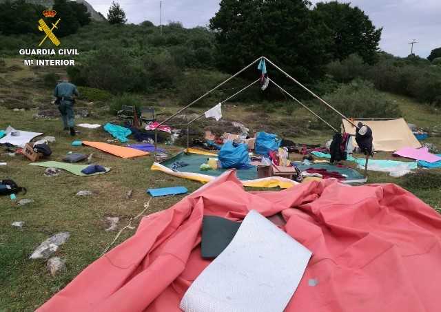 53 menores y 10 monitores son evacuados a Cervera tras la fuerte tormenta que caía sobre su campamento 53 menores y 10 monitores son evacuados a Cervera tras la fuerte tormenta que caía sobre su campamento