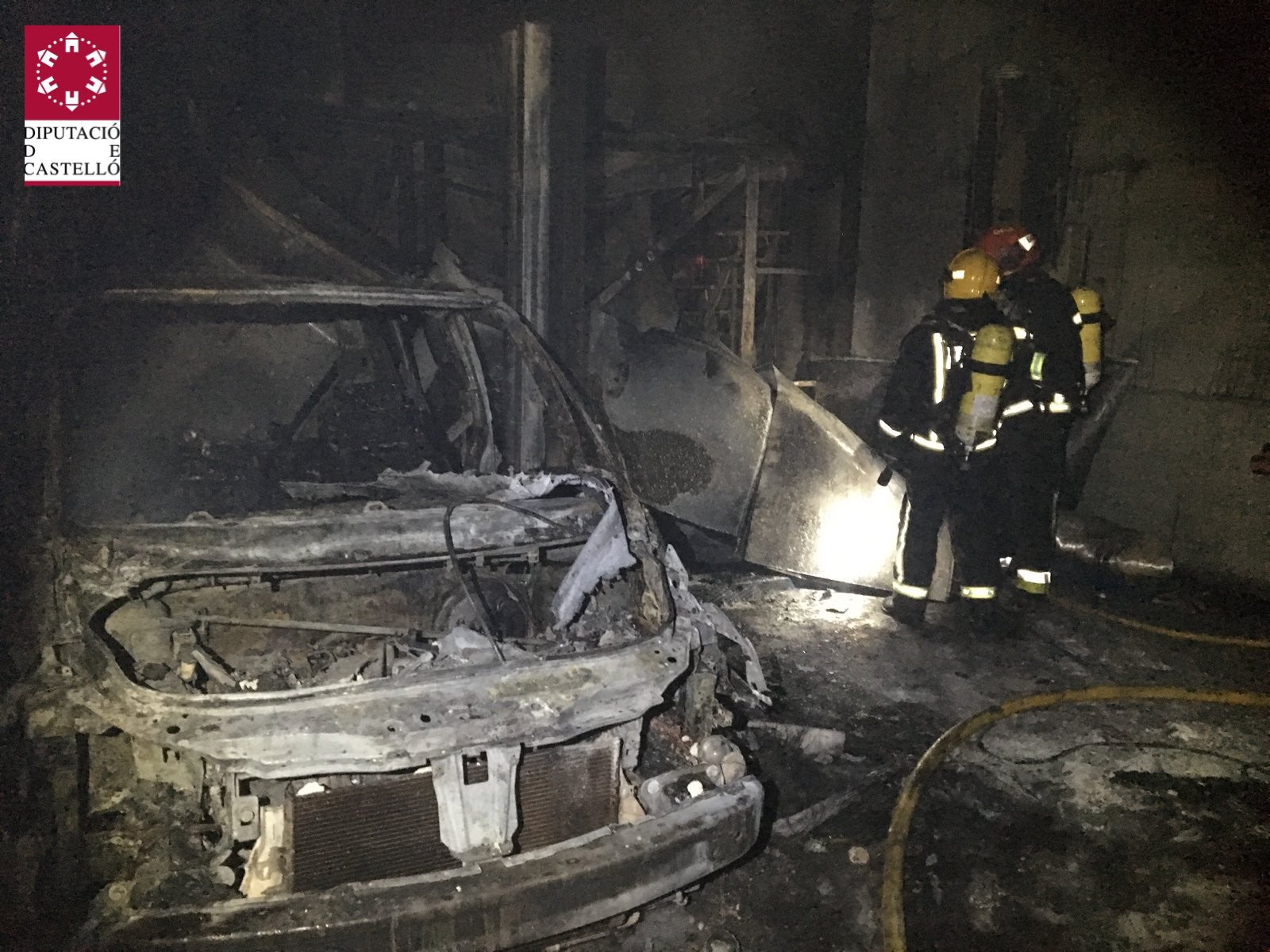 Un incendio en un taller de automoción de Borriana calcina las instalaciones y 4 vehículos Un incendio en un taller de automoción de Borriana calcina las instalaciones y 4 vehículos