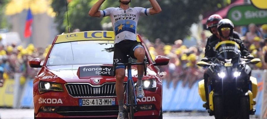 Matteo Trentin se hace celebra la victoria de la décimo octava etapa del Tour Matteo Trentin se hace celebra la victoria de la décimo octava etapa del Tour