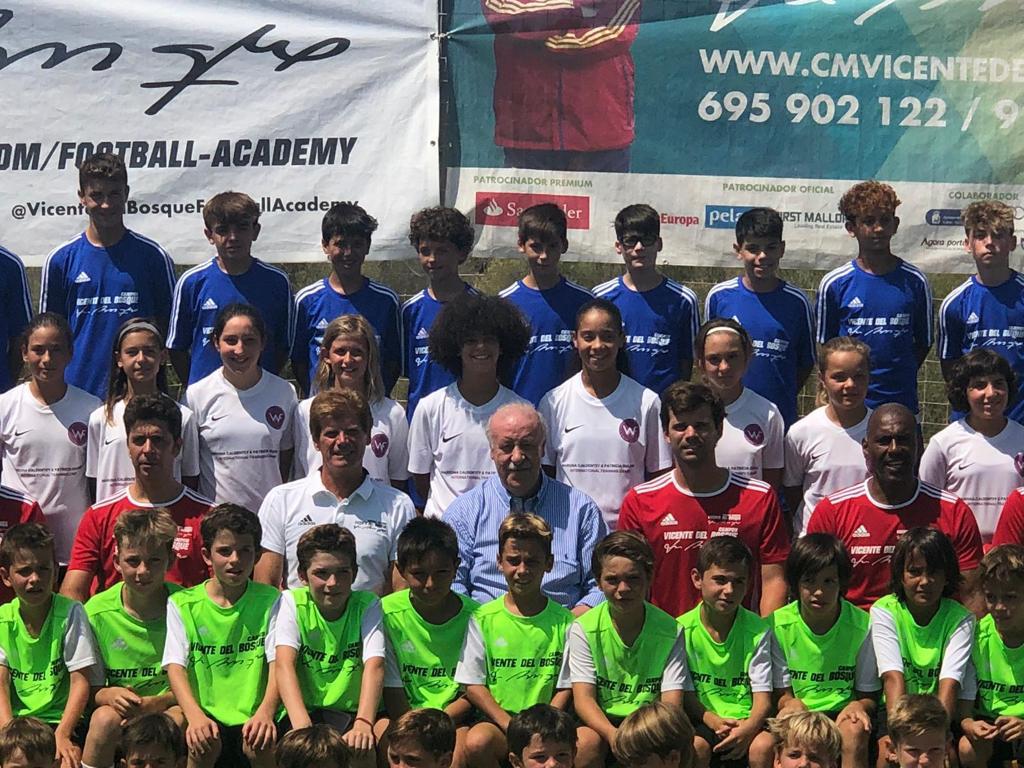 Del Bosque: "Ascender dos categorías en dos años, es un éxito" Del Bosque: "Ascender dos categorías en dos años, es un éxito"