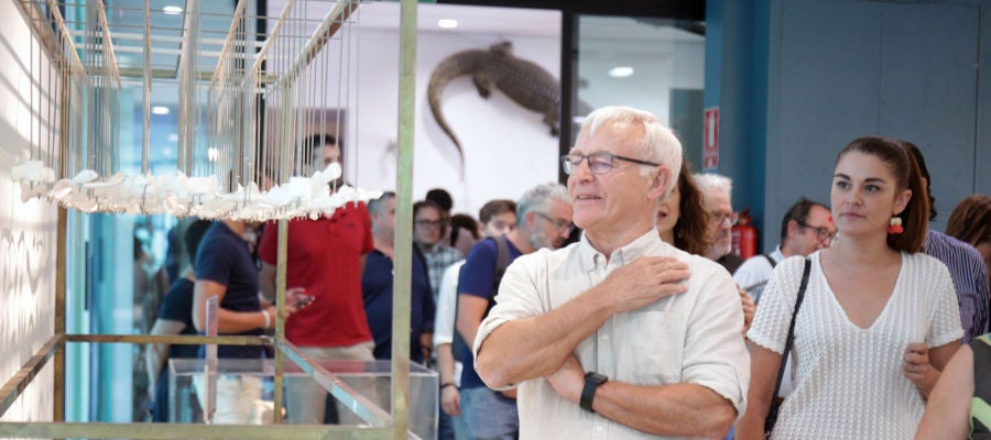 El alcalde de València, Joan Ribó, y la consellera de transición ecológica, Mireia Mollà, durante la inauguración de la muestra. El alcalde de València, Joan Ribó, y la consellera de transición ecológica, Mireia Mollà, durante la inauguración de la muestra.