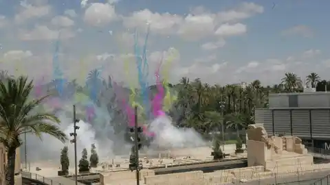 Mascletá lanzada desde la zona de Traspalacio de Elche. Mascletá lanzada desde la zona de Traspalacio de Elche.