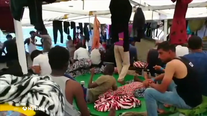 Italia y Malta dan permiso al Open Arms para evacuar a 3 migrantes por motivos de salud Italia y Malta dan permiso al Open Arms para evacuar a 3 migrantes por motivos de salud