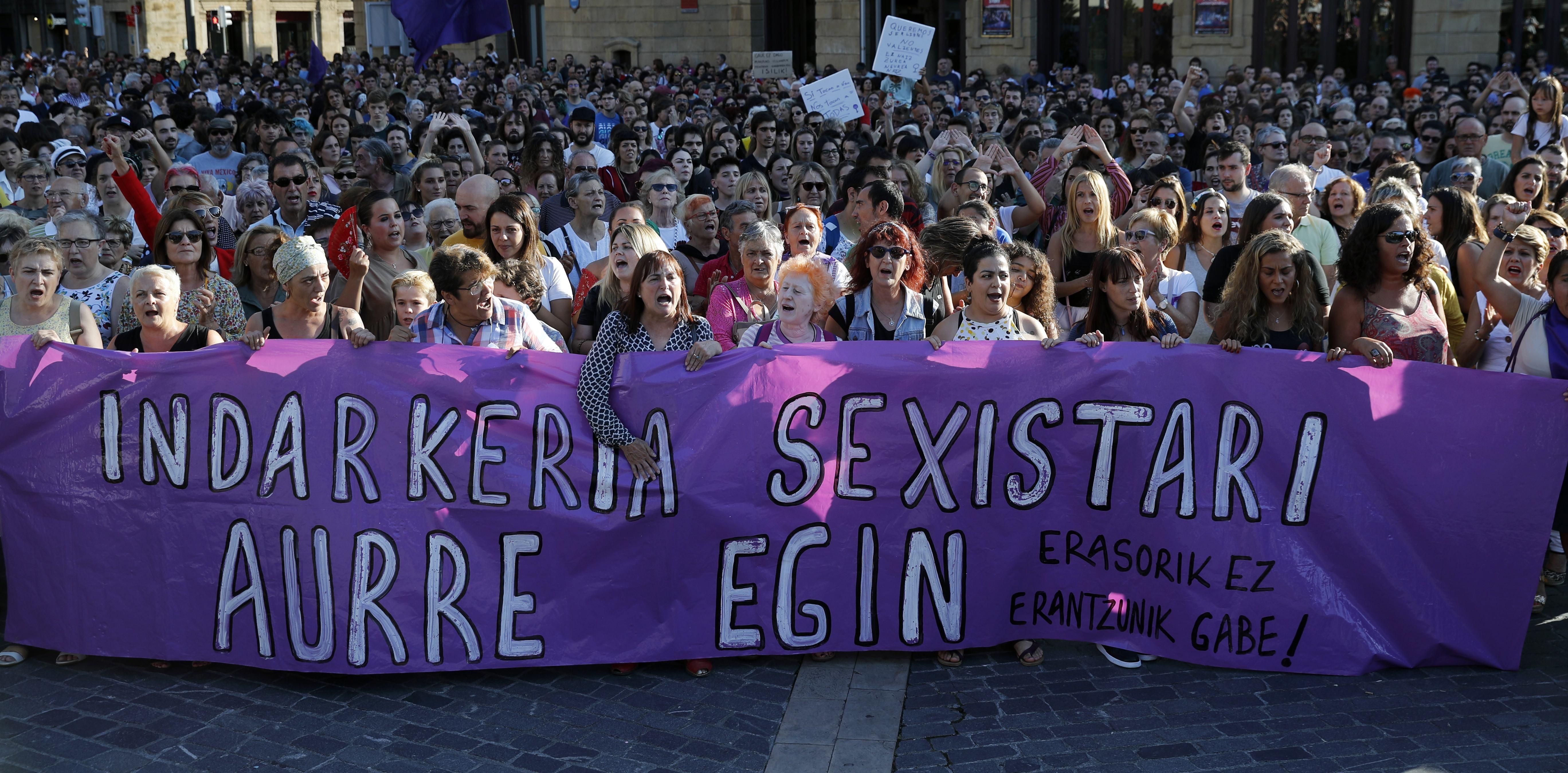 Ingresan en prisión dos de los seis detenidos por la agresión sexual grupal a una joven de 18 años Ingresan en prisión dos de los seis detenidos por la agresión sexual grupal a una joven de 18 años