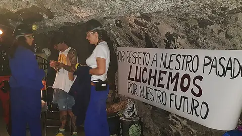 Algunos de los vecinos encerrados el año pasado en la mina de Almaden Algunos de los vecinos encerrados el año pasado en la mina de Almaden