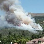 Un incendio en la sierra madrileña se acerca al Parque Nacional de Guadarrama