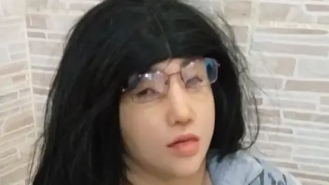 Un narcotraficante se disfraza de su hija para intentar fugarse de prisión Un narcotraficante se disfraza de su hija para intentar fugarse de prisión