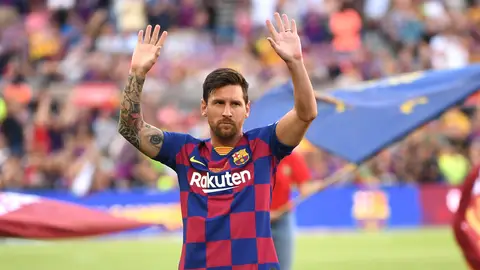 Messi saluda a la afición del Barcelona Messi saluda a la afición del Barcelona