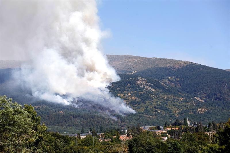 Controlados los incendios de La Granja y Miraflores Controlados los incendios de La Granja y Miraflores