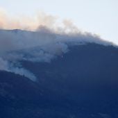 Vista del incendio forestal declarado cerca del Real Sitio de San Ildefonso-La Granja