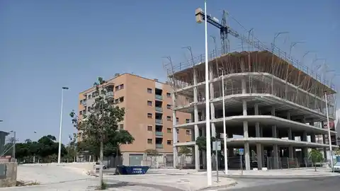 Imagen de archivo de un edificio en obras en Elche. Imagen de archivo de un edificio en obras en Elche.