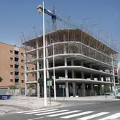 Imagen de archivo de un edificio en obras en Elche. Imagen de archivo de un edificio en obras en Elche.