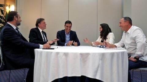 Reuni&oacute;n entre Pedro S&aacute;nchez, Jos&eacute; Luis &Aacute;balos y Ximo Puig con M&oacute;nica Oltra y Joan Baldov&iacute;