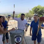 El alcalde de Elche y la concejala de Fiestas en las instalaciones de Pirotecnia Ferrández. El alcalde de Elche y la concejala de Fiestas en las instalaciones de Pirotecnia Ferrández.