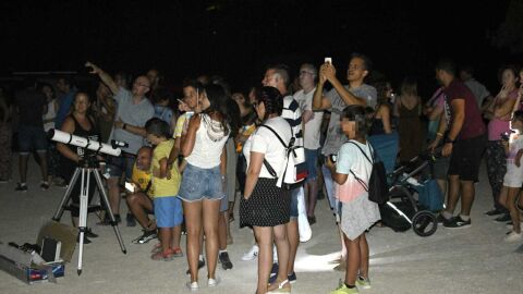 'Plant&aacute;' de telescopios durante una actividad de observaci&oacute;n astron&oacute;mica de AstroGEDA.