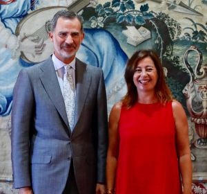 Felipe VI recibe a Francina Armengol en el Palacio de la Almudaina Felipe VI recibe a Francina Armengol en el Palacio de la Almudaina
