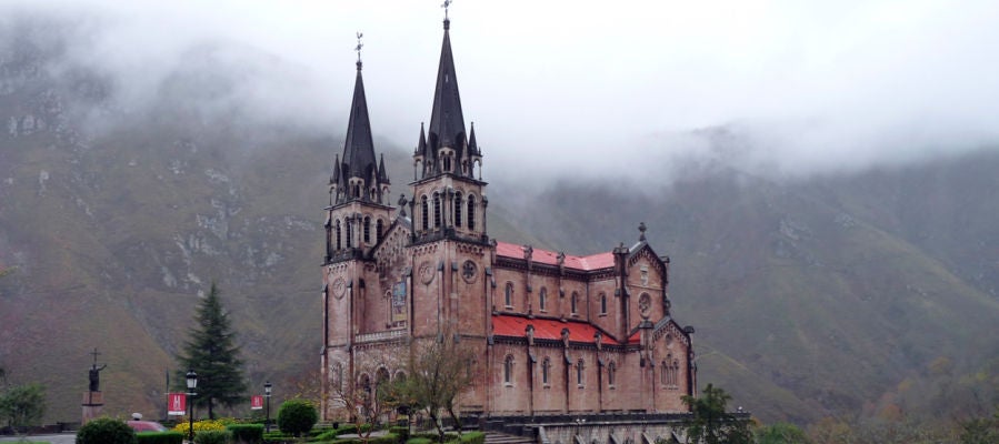 Santuario de Covadonga Santuario de Covadonga