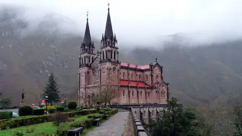 Basílica de Covadonga Santuario de Covadonga