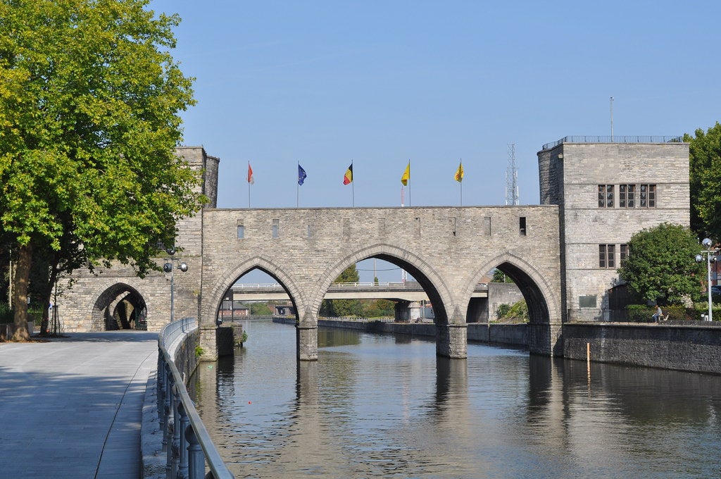 La ciudad belga de Tournai derriba un puente medieval para permitir el paso de grandes cruceros La ciudad belga de Tournai derriba un puente medieval para permitir el paso de grandes cruceros
