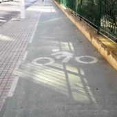 Carril Bici ubicado en la avenida de Santa Pola de Elche. Carril Bici ubicado en la avenida de Santa Pola de Elche.