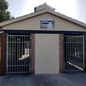 Entrada a la zona de barbacoas del Parque San Crispín de Elda. Entrada a la zona de barbacoas del Parque San Crispín de Elda.