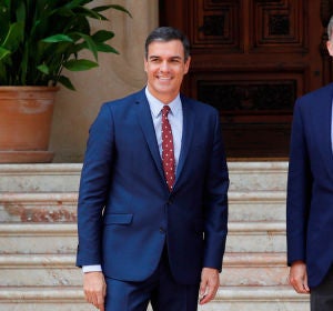 Pedro Sánchez con el Rey Felipe VI Pedro Sánchez con el Rey Felipe VI