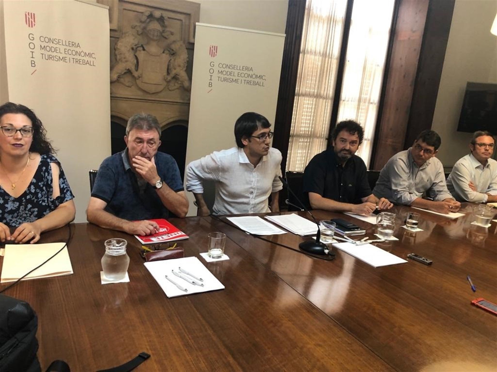 El Govern firma un convenio colectivo con sindicatos y patronales que incluye una subida salarial de un 11% El Govern firma un convenio colectivo con sindicatos y patronales que incluye una subida salarial de un 11%