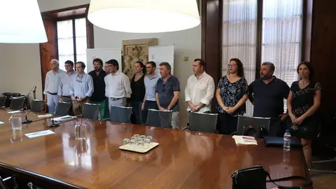 El conseller de Modelo Económico, Turismo y Trabajo, Iago Negueruela, junto a patronatos y sindicatos. CONVENIO COLECTIVO COMERCIO