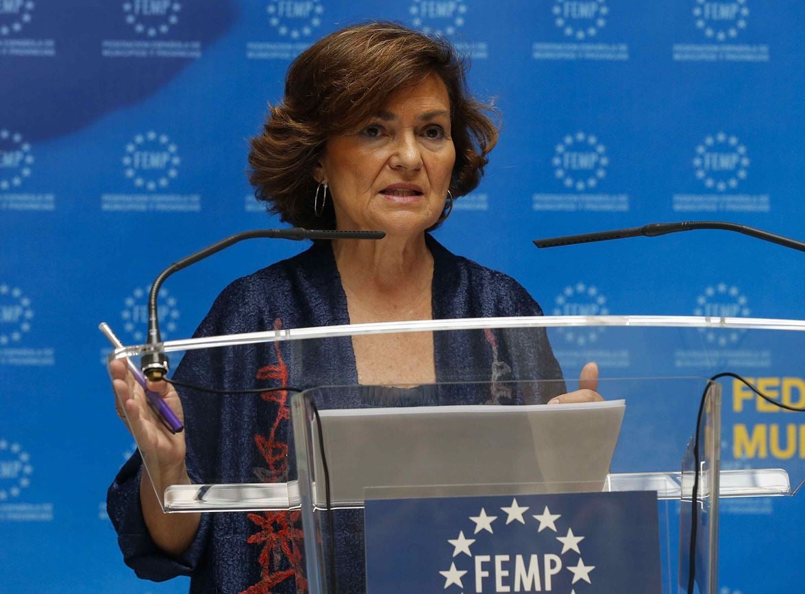Carmen Calvo acusa a la derecha de estar bloqueando la investidura y por lo tanto evitando a las autonomías cobrar esos anticipos a cuenta Carmen Calvo acusa a la derecha de estar bloqueando la investidura y por lo tanto evitando a las autonomías cobrar esos anticipos a cuenta