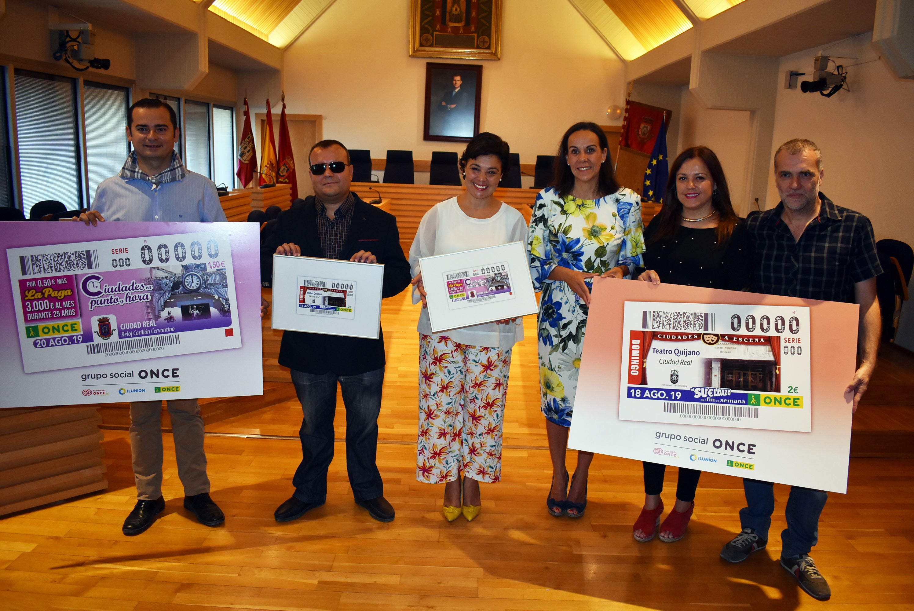 El Teatro Quijano y el Carillón aparecerán en los cupones de la ONCE El Teatro Quijano y el Carillón aparecerán en los cupones de la ONCE