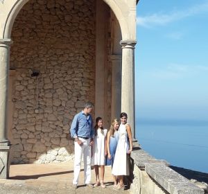 Los Reyes y sus hijas visitan la Casa Museo de Son Marroig en Deià (Mallorca) Los Reyes y sus hijas visitan la Casa Museo de Son Marroig en Deià (Mallorca)