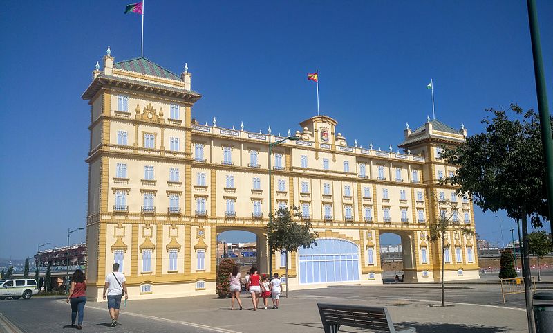 Detenido un hombre que intentaba estrangular a su novia en la Feria de Málaga Detenido un hombre que intentaba estrangular a su novia en la Feria de Málaga