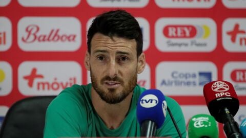 Aduriz comparece ante los medios