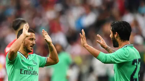 Isco Alarcón y Hazard durante un partido del Real Madrid Isco Alarcón y Hazard durante un partido del Real Madrid