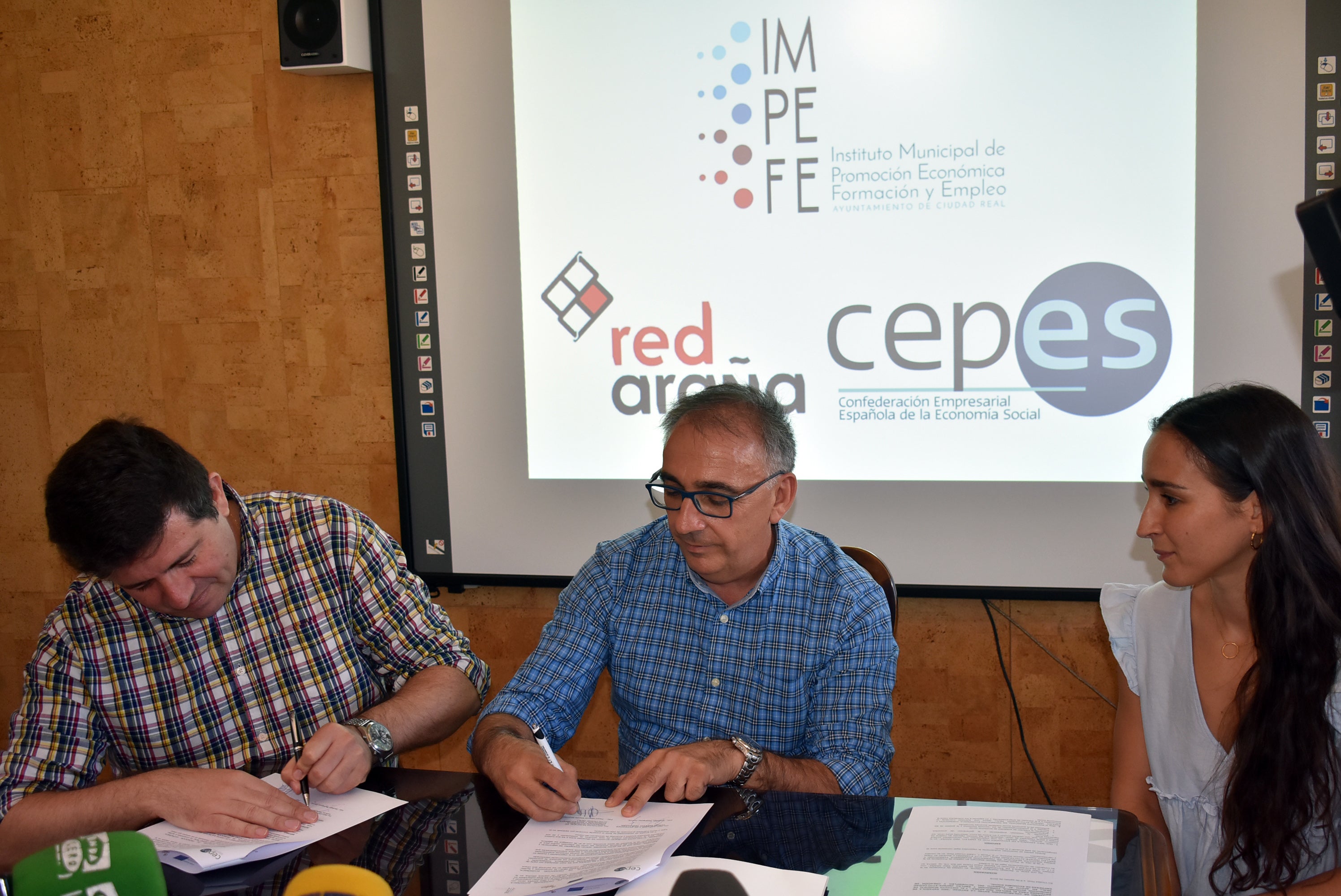 El Ayuntamiento de Ciudad Real firma un acuerdo para promover el autoempleo entre los jóvenes El Ayuntamiento de Ciudad Real firma un acuerdo para promover el autoempleo entre los jóvenes