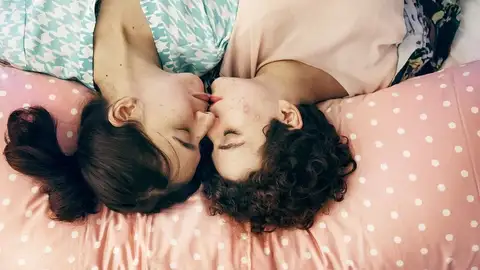 Pareja en la cama Pareja en la cama